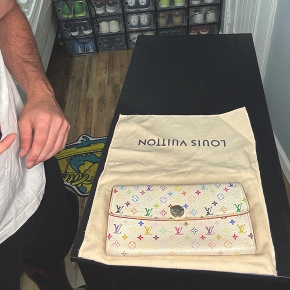 LOUIS VUITTON WHITE
MONOGRAM/MURAKAMI LONG
WALLET - Picture 1 of 6